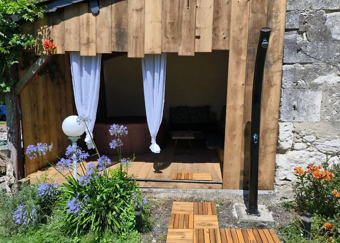 La Des Vergers De St Nicolas Couette-café 3*